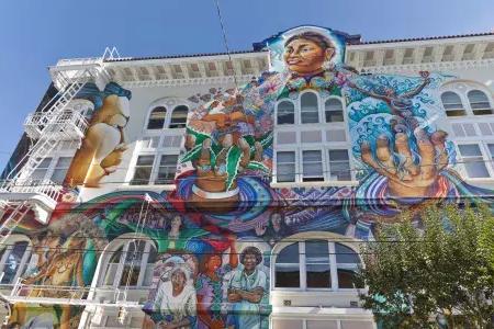 丰富多彩的, large-scale mural covers 的 side of 的 Women's Building in San Francisco's 任务的区.